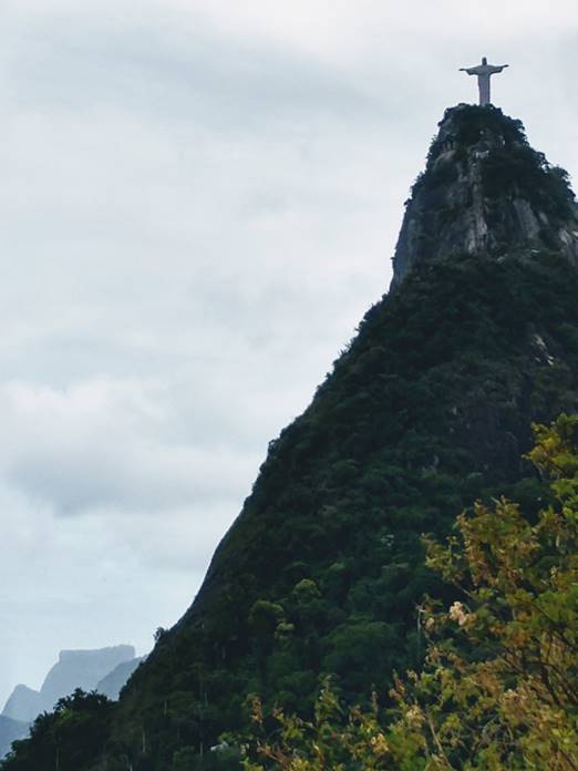 A tree with a mountain in the background

Description automatically generated