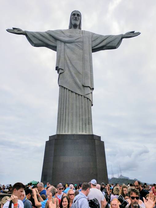 A group of people standing in front of a crowd

Description automatically generated